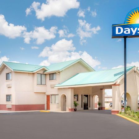 Days Inn By Wyndham Хобс Екстериор снимка