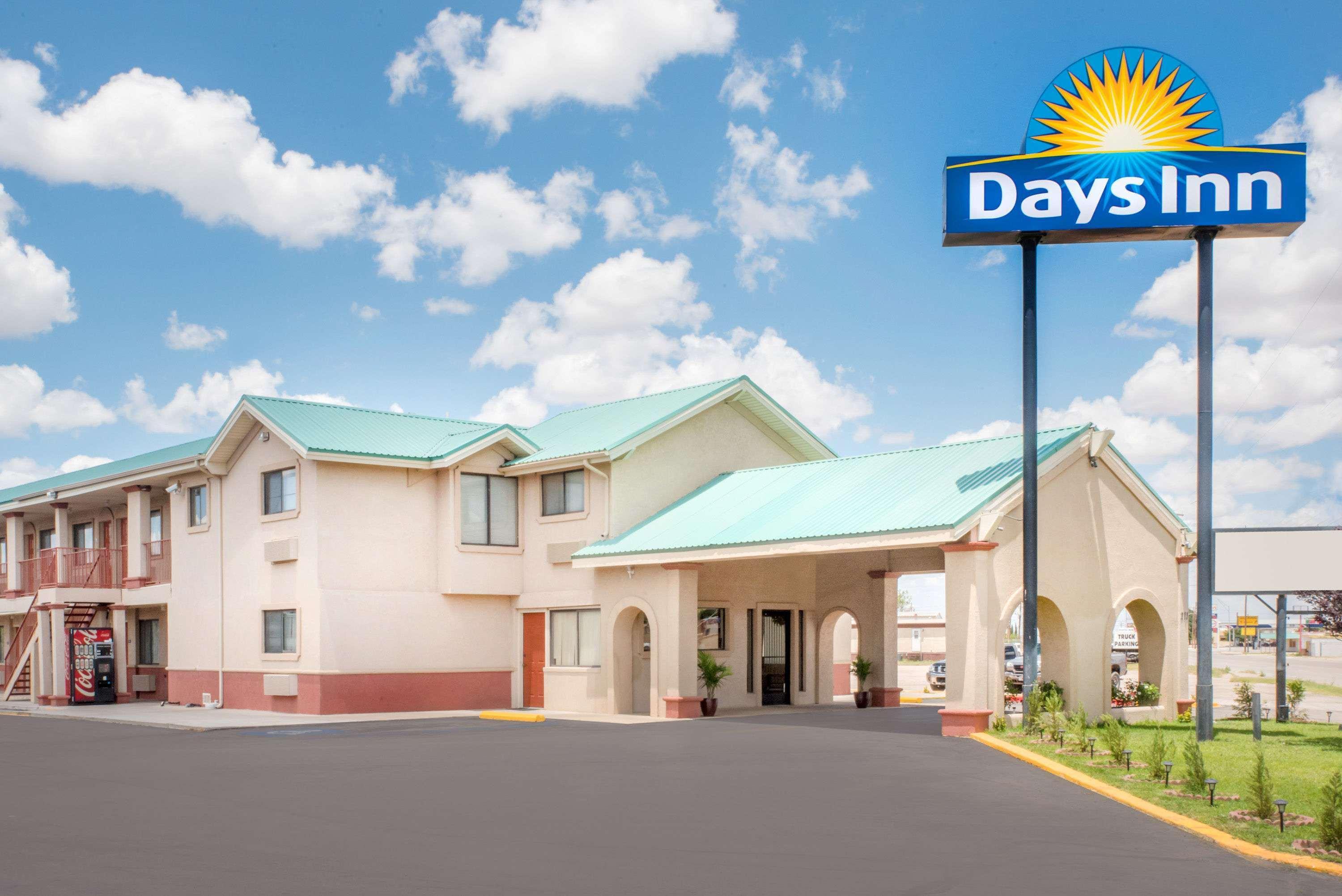 Days Inn By Wyndham Хобс Екстериор снимка